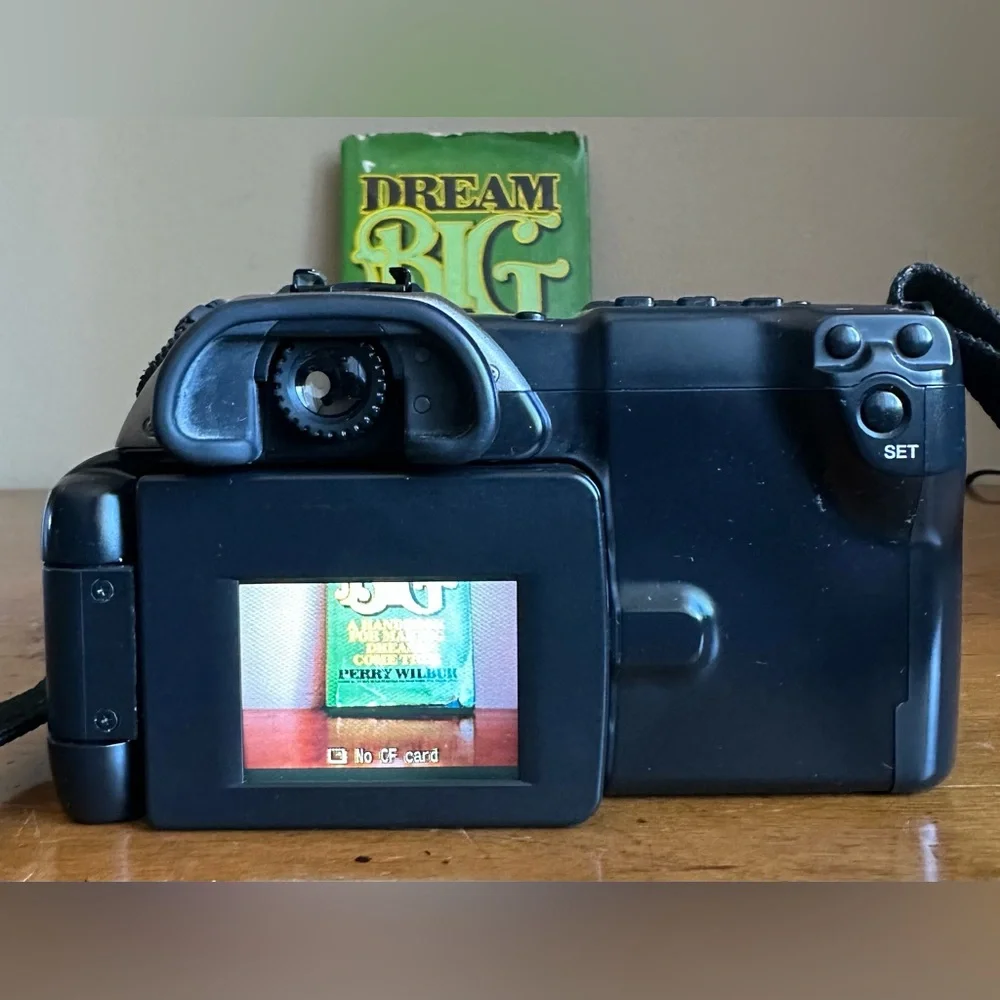 Vintage Canon PowerShot Pro70 CCD Digital Bridge Camera 6-15mm Zoom Lens Japan